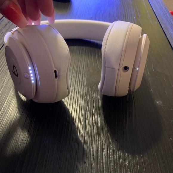 Beats by dr Dre studio3 wireless overear headphone - Picture 3 of 4